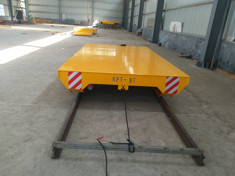 Transporte de camiones de tren de carga de 5 toneladas