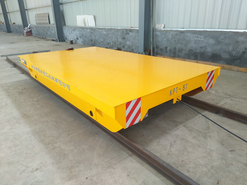 Transporte de camiones de tren de carga de 5 toneladas